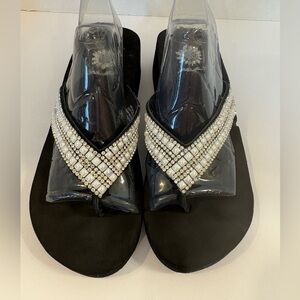 Yellow Box Valence leather beaded flip flops sandals size 7.5